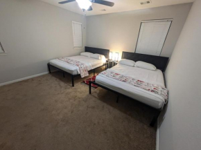 Pet-FrndlyRetreat . 600MbpsWiFi 8mi to IAH Sleeps 14